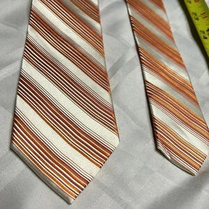 NWT Express 100 silk 58” tie . Diagonal stripes  of white orange red .